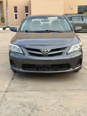 Toyota Corolla L 4dr Sedan (1.8L 4cyl 5M) 2012 Gray