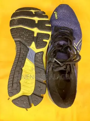 Solid Foot Wear