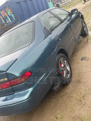 Toyota Camry 2000 Green