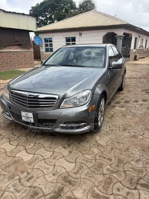 Mercedes-Benz C300 Luxury 4Matic Sedan AWD (3.0L 6cyl 7A) 2012