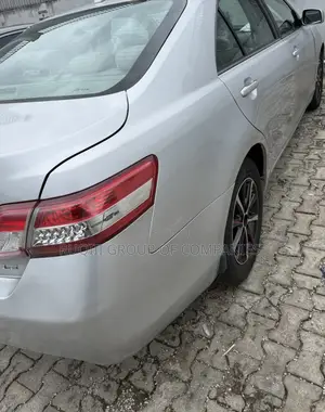 Toyota Camry LE 4dr Sedan (2.5L 4cyl 6AM) 2010 Silver