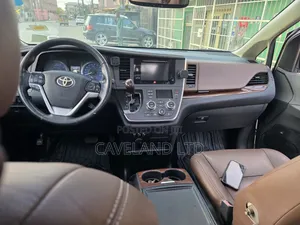 Toyota Sienna Limited Premium 7 Passenger (3.5L 6cyl 8A) 2017 Beige