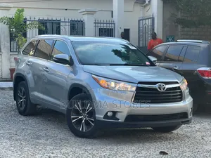 Toyota Highlander XLE V6 4x2 (3.5L 6cyl 6A) 2016 Silver