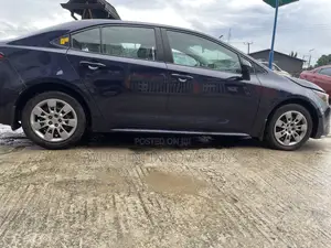 Toyota Corolla LE 2020 Blue