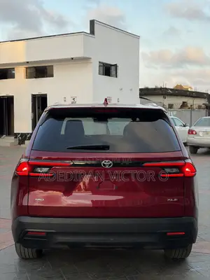 Toyota Highlander XLE AWD 2024 Red