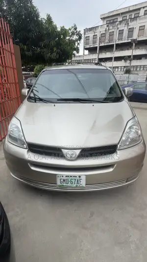 Toyota Sienna 2005 Gold