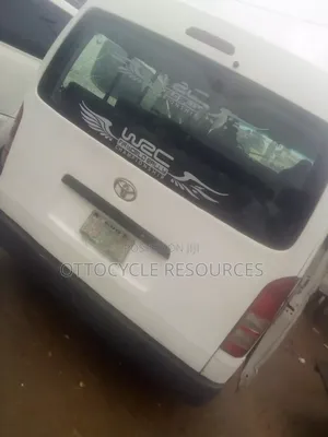 Toyota HiAce 2005 White