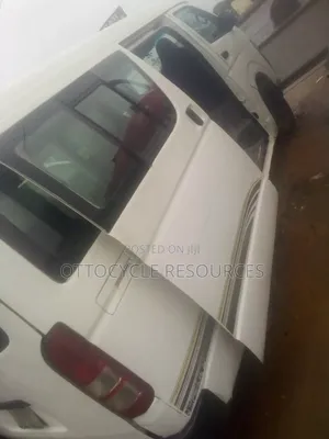 Toyota HiAce 2005 White