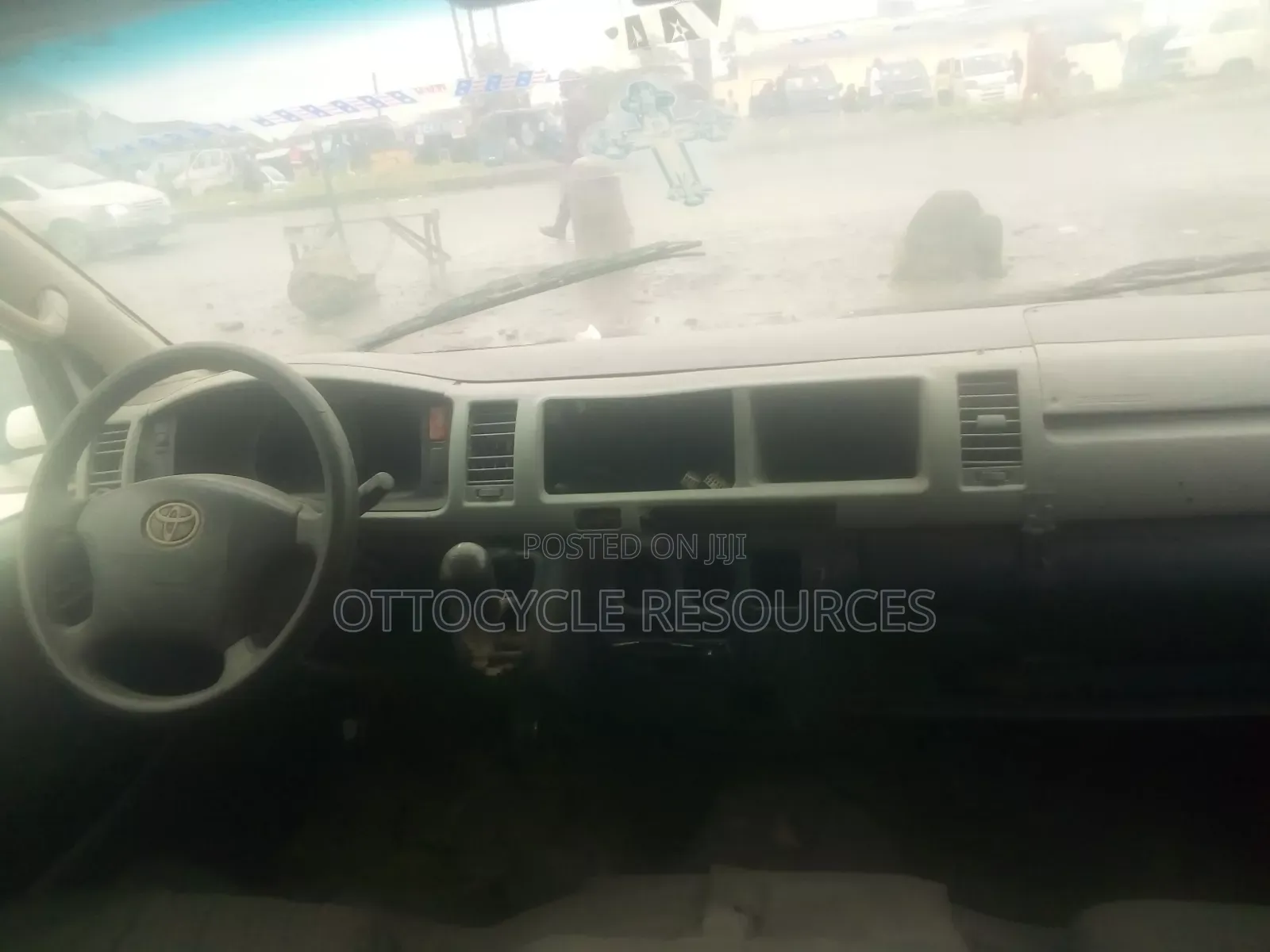 Toyota HiAce 2005 White
