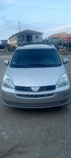 Toyota Sienna 2004 Silver