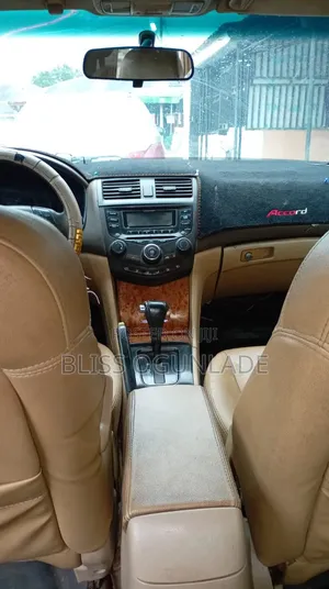 Honda Accord 2004 Gold