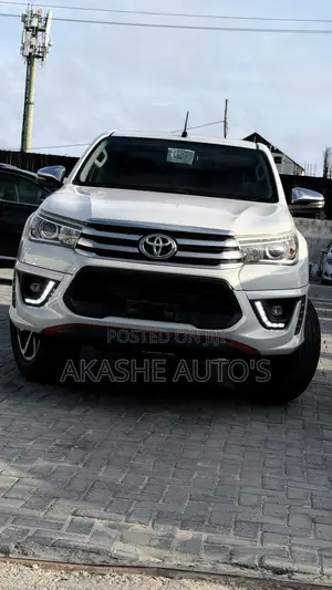 Toyota Hilux Revo Double Cab Petrol 2.7 RWD 2020 White