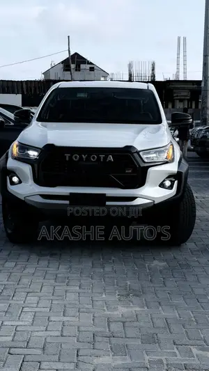 Toyota Hilux 2024 White