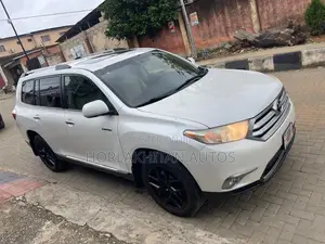 Toyota Highlander Limited 3.5l 4WD 2013 White