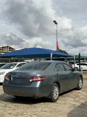Toyota Camry XLE 4dr Sedan (2.5L 4cyl 6A) 2011 Green