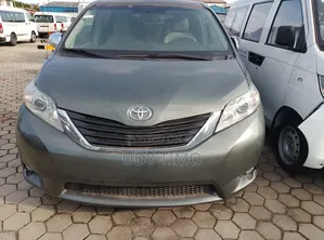 Toyota Sienna LE 8 Passenger 2011 Green