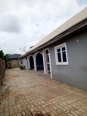3bdrm Apartment in Ologuneru for rent