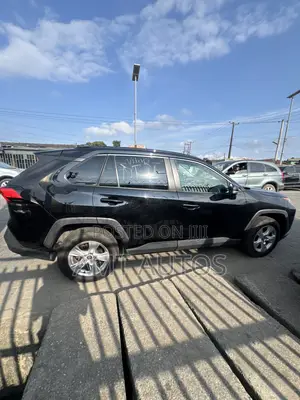 Toyota RAV4 XLE 2021 Black
