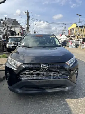 Toyota RAV4 XLE 2021 Black