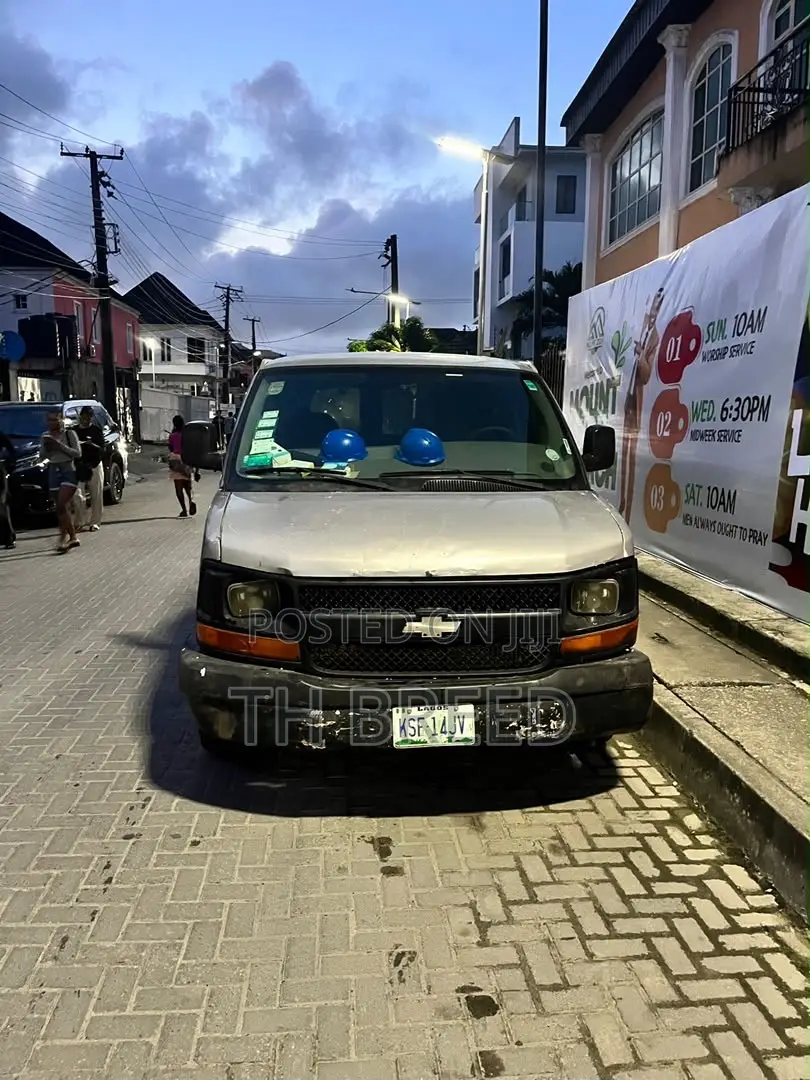 Chevrolet Express 2008 Gold