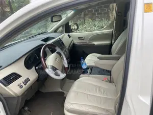 Toyota Sienna Limited 7 Passenger 2011 White