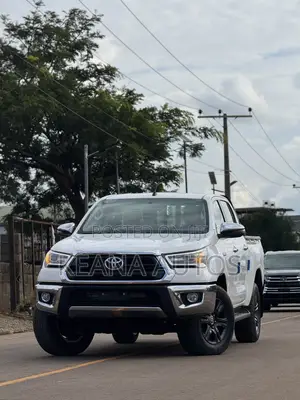 New Toyota Hilux 2025 White