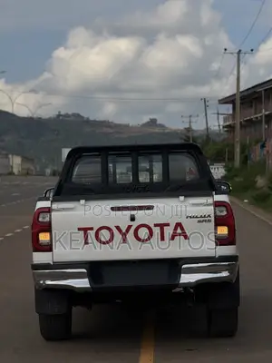 New Toyota Hilux 2025 White