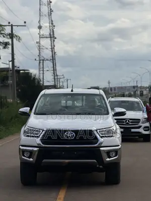 New Toyota Hilux 2025 White