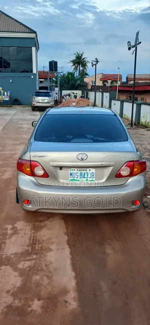 Toyota Corolla 2009 Gold