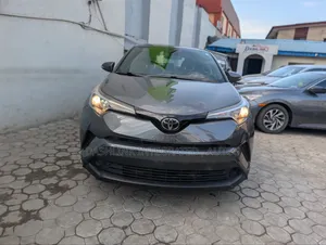 Toyota C-HR XLE FWD Sport Utility (2.0L 4cyl 2AM) 2018 Gray