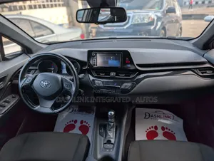 Toyota C-HR XLE FWD Sport Utility (2.0L 4cyl 2AM) 2018 Gray