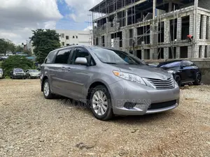 Toyota Sienna 2015 Silver