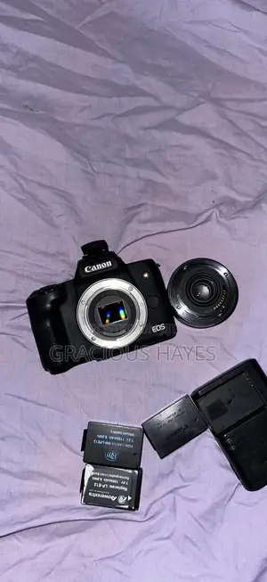 Canon M50 22mm Lens