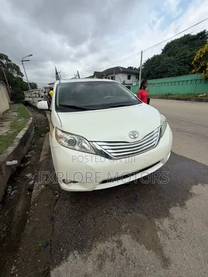Toyota Sienna 2015 White