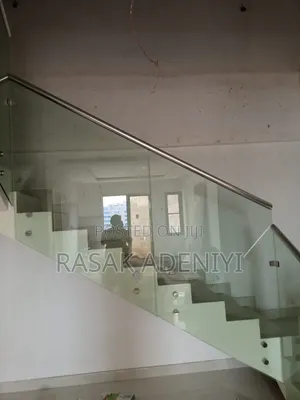 Frameless Staircase With Aluminum Cover