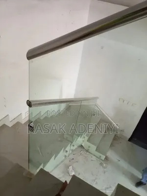 Frameless Staircase With Aluminum Cover
