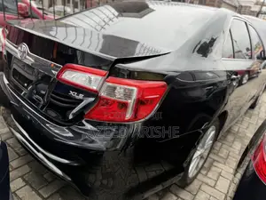 Toyota Camry XLE 4dr Sedan (2.5L 4cyl 6A) 2013 Black