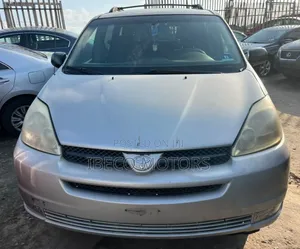 Toyota Sienna LE AWD (3.3L V6 5A) 2004 Silver