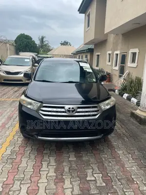 Toyota Highlander Plus 3.5L 4WD 2013 Black