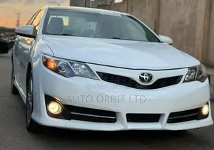 Toyota Camry SE 4dr Sedan (2.5L 4cyl 6A) 2012 White
