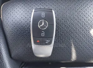 Mercedes-Benz C300 2019 Gold