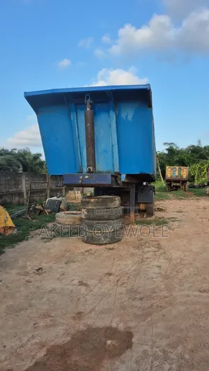 Good Tipping Bucket With Super 35 Axle ,All in Best Condition
