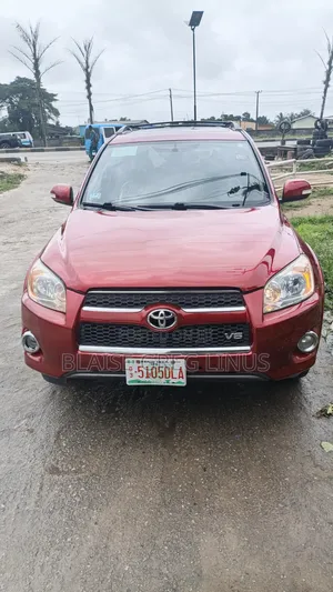 Toyota RAV4 2010 Red