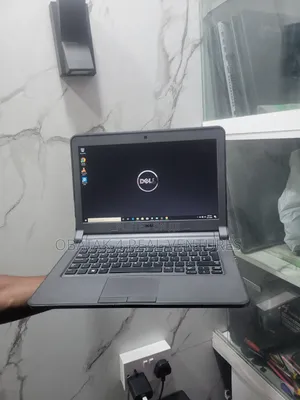 Laptop Dell Latitude 3350 8GB Intel Core i3 SSD 128GB