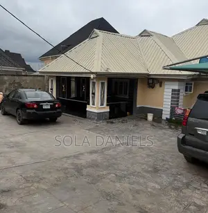 4bdrm Bungalow in Hallelujah Estate, Osogbo for sale
