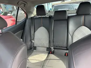 Toyota Camry XLE FWD 2020 Off white