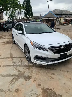 Hyundai Sonata Sport 2.0T Sedan FWD (2.0L 4cyl 6A) 2017 White
