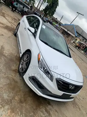 Hyundai Sonata Sport 2.0T Sedan FWD (2.0L 4cyl 6A) 2017 White