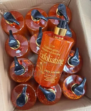 C/M Golden Glow Intensive Whitening Exfoliating Shower Gel