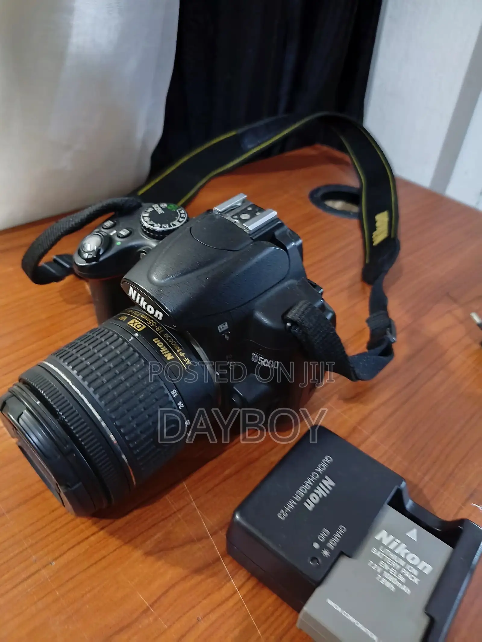 Camera Nikon D5000